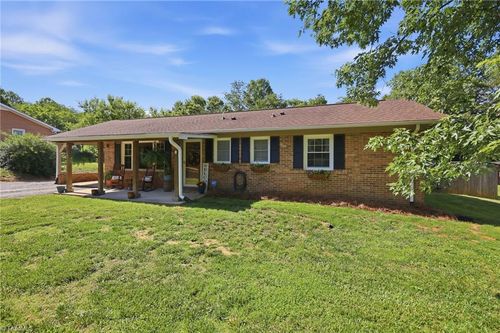 433 Belvue Dr, Mount Airy, NC, 27030-5196 | Card Image