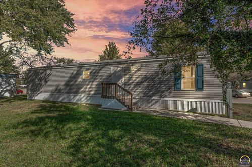149 Se Willow Way, Topeka, KS, 66609-1833 | Card Image