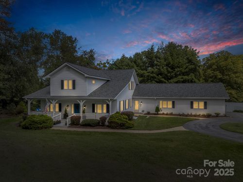 100 Perry Pl, Hendersonville, NC, 28739-6140 | Card Image
