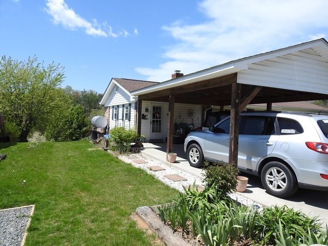 412 Colonial Ave, House other with 3 bedrooms, 2 bathrooms and null parking in Independence VA | Image 4