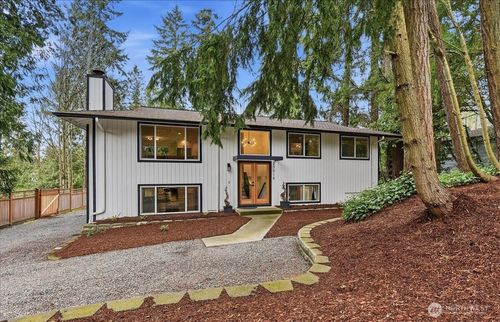 23018 35th Ave W, Brier, WA, 98036-8219 | Card Image