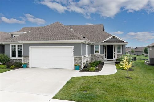 17096 W 168th Pl, Olathe, KS, 66062-8033 | Card Image