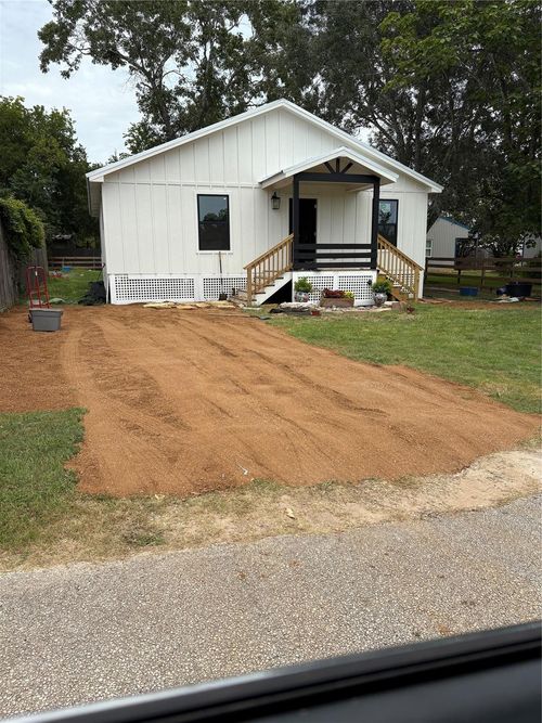 626 Front St, New Ulm, TX, 78950-2395 | Card Image