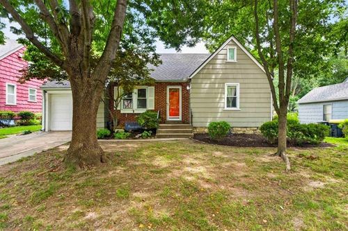 8407 Mercier St, Kansas City, MO, 64114-2129 | Card Image