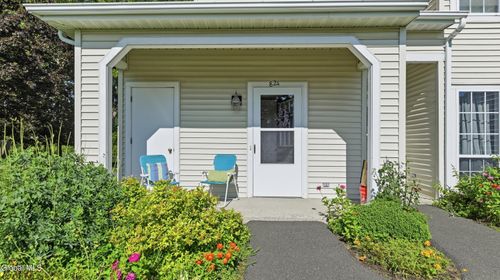 824 Ridge Cir, Troy, NY, 12182-3607 | Card Image