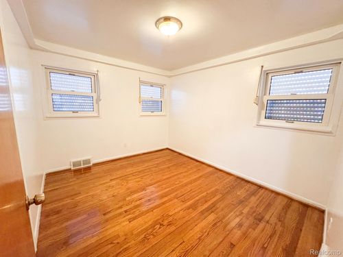 4227 Eastlawn Ave, Wayne, MI, 48184-1816 | Card Image