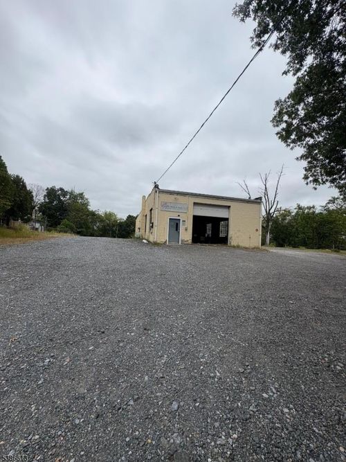 18 Allen St, Flemington, NJ, 08822-1120 | Card Image