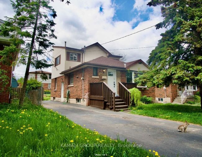 MAIN - 352 E 18 Th St, House other with 3 bedrooms, 2 bathrooms and 2 parking in Hamilton ON | Image 1