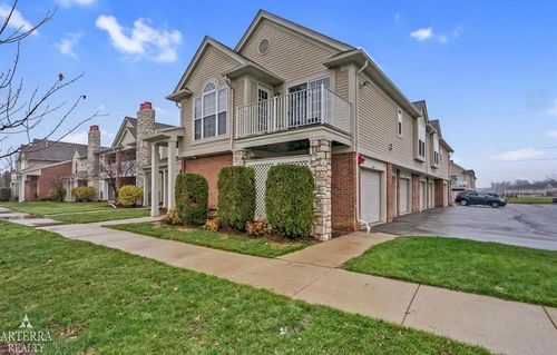 52212 Naugatuck Dr, Macomb, MI, 48042-3844 | Card Image