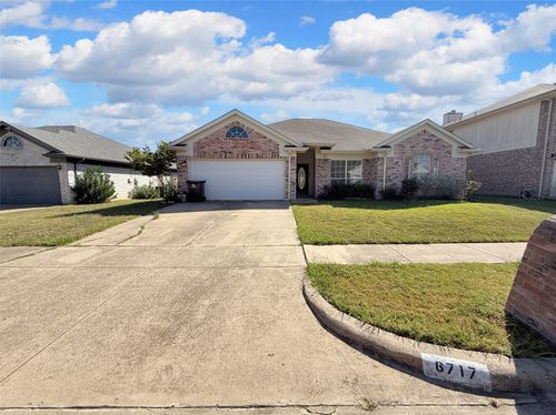 6717 Smallwood Dr, Arlington, TX, 76001-7832 | Card Image
