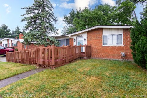 30604 Ann Arbor Trl, Westland, MI, 48185-2417 | Card Image