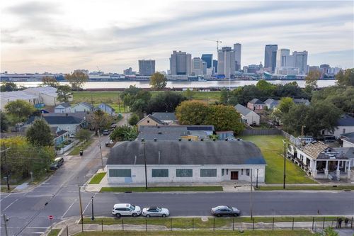 725 Teche St, New Orleans, LA, 70114-4337 | Card Image