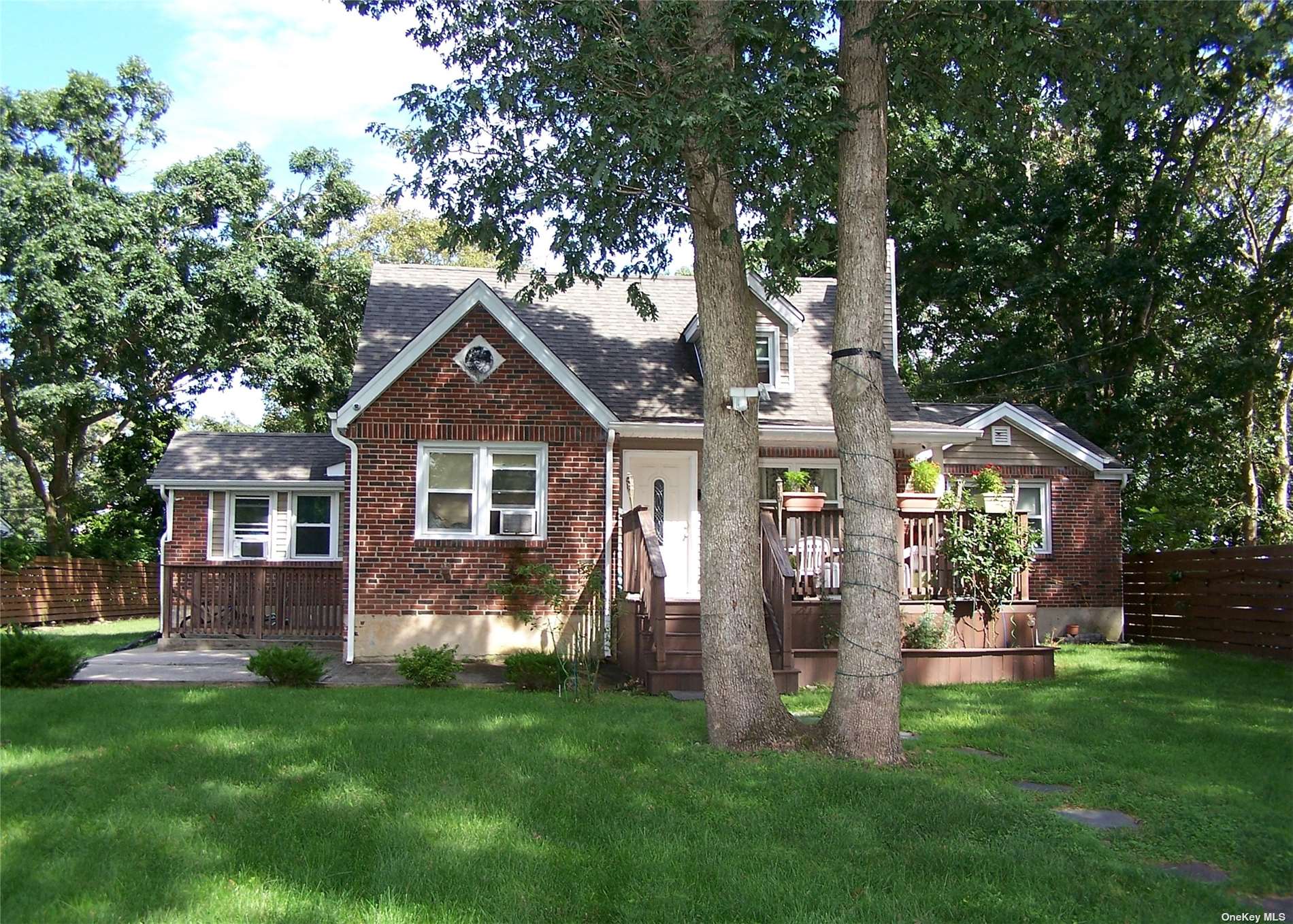 Manatuck Blvd, Bay Shore, NY 11706