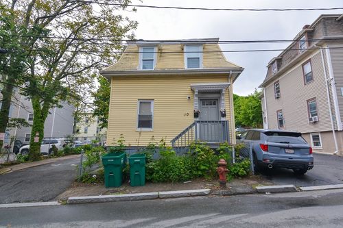 10 Essex Ct, Lynn, MA, 01902-3915 | Card Image