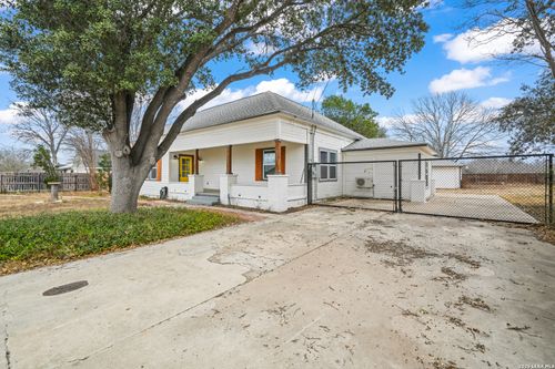 1301 Avenue K, Hondo, TX, 78861-1325 | Card Image