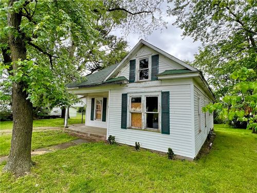 105 W 3rd St, Green Forest, AR, 72638-3008 | Card Image