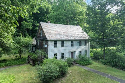 225 River Rd S, Putney, VT, 05346-8710 | Card Image