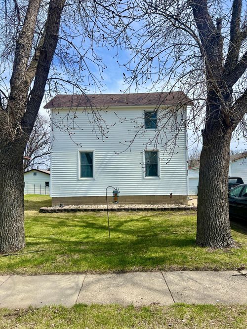 219 N Grant St, Milbank, SD, 57252-1204 | Card Image