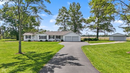 11975 E Legal Tender Rd, Columbus, IN, 47203-9128 | Card Image