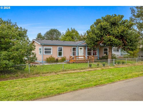 620 N Bay St, Waldport, OR, 97394-9011 | Card Image