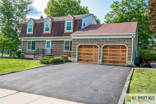 8 Dov Pl, KENDALL PARK, NJ, 08824-1347 | Card Image