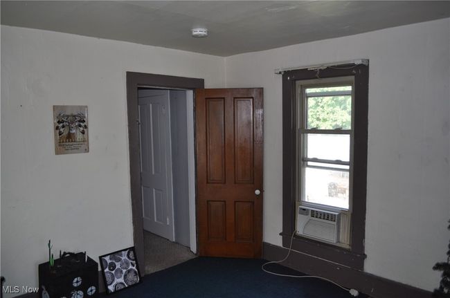 82 W 1 St St, House other with 5 bedrooms, 2 bathrooms and null parking in Frazeysburg OH | Image 34
