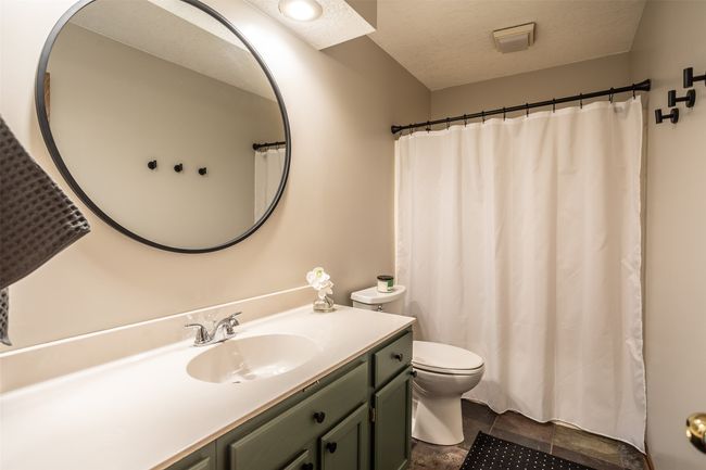 7508 Hickory Ln, Home with 5 bedrooms, 4 bathrooms and null parking in Urbandale IA | Image 18