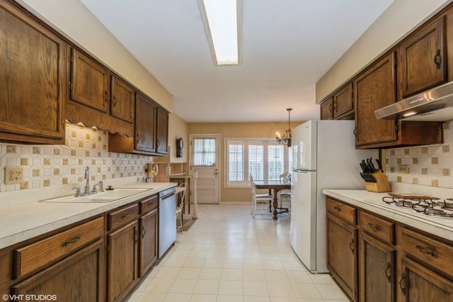 17258 Thornwood Dr, House other with 4 bedrooms, 3 bathrooms and 2 parking in South Holland IL | Image 7