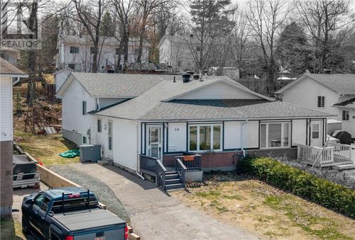 38 Beckett Blvd, Elliot Lake, ON, P5A3P7 | Card Image