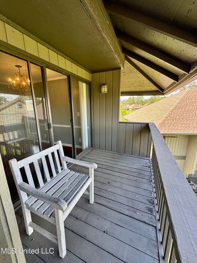 Deck overlooking pool | Image 25