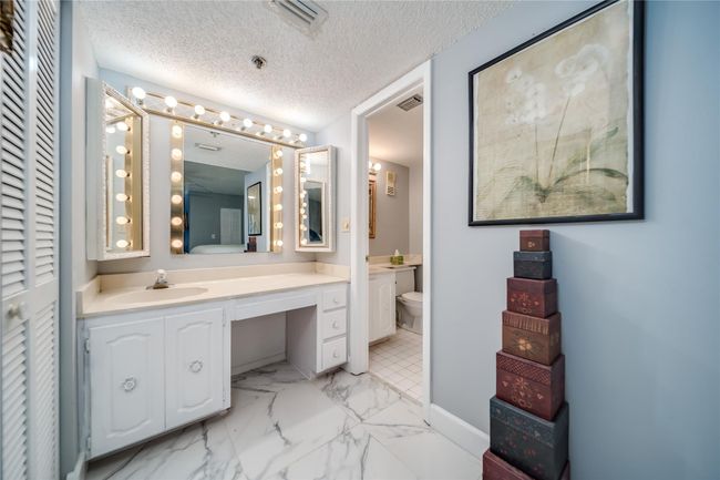 MASTER BATHROOM | Image 27