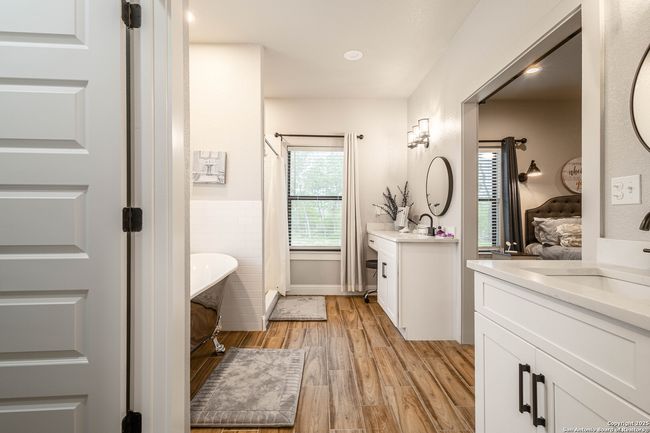177 E Short Meadow Dr, House other with 4 bedrooms, 4 bathrooms and null parking in Lytle TX | Image 20