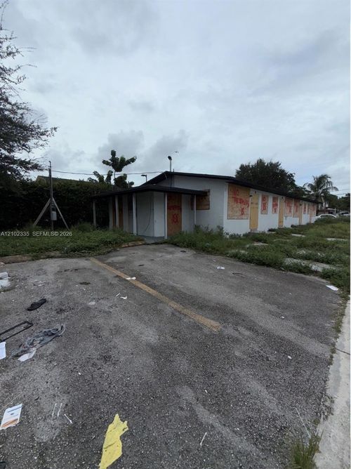 3745 Nw 22nd Ct, Miami, FL, 33142-8304 | Card Image