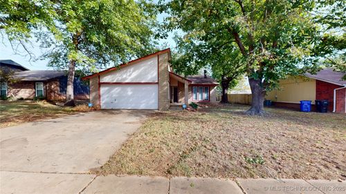 7501 S Maple Ave, Broken Arrow, OK, 74011-6235 | Card Image