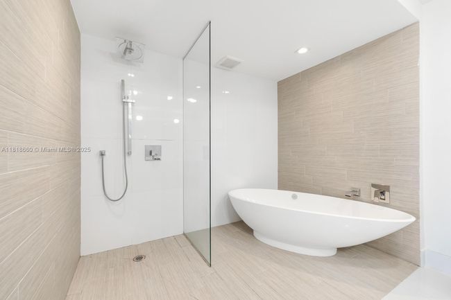 UNIT-2303 - 300 Sunny Isles Blvd, Condo with 2 bedrooms, 3 bathrooms and null parking in Sunny Isles Beach FL | Image 14