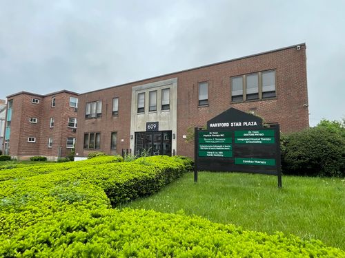 609 Farmington Ave, Hartford, CT, 06105-3081 | Card Image