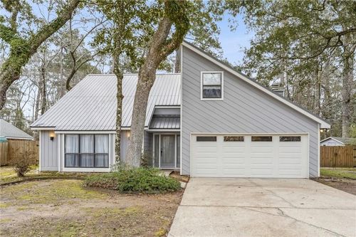 40 Deloaks Dr, Madisonville, LA, 70447-9788 | Card Image