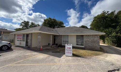 2303 W Parmer Ln, Austin, TX, 78727-4333 | Card Image