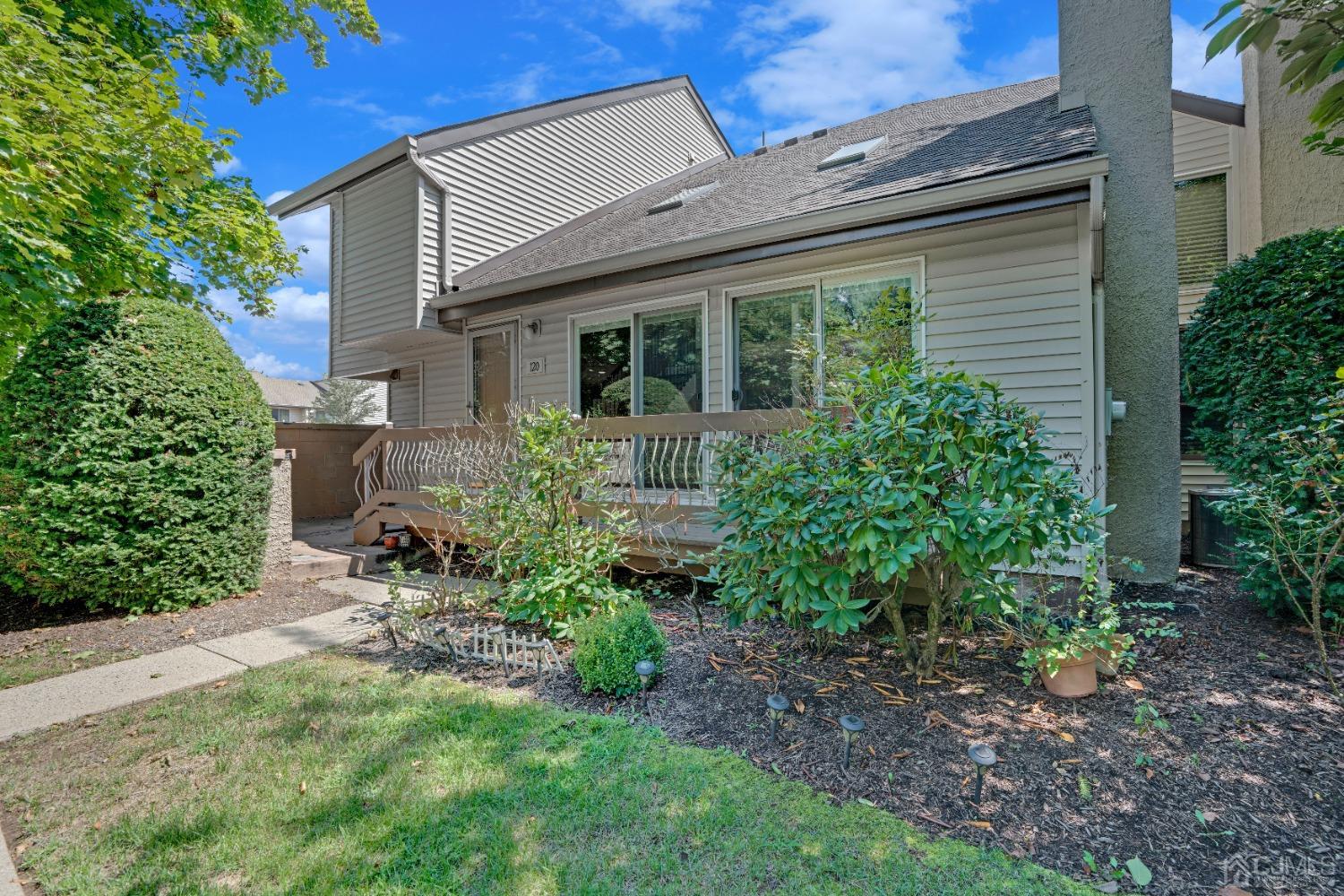 Kelly Dr, Edison, NJ 08820