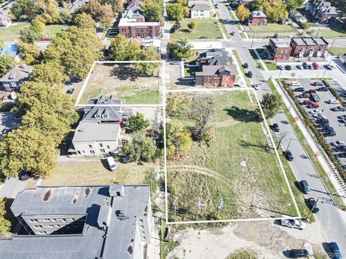 98 E Philadelphia St, Detroit, MI, 48202-2227 | Card Image