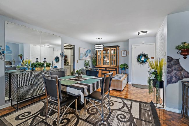 APT-115 - 824 E Old Willow Rd, Condo with 3 bedrooms, 2 bathrooms and 3 parking in Prospect Heights IL | Image 4