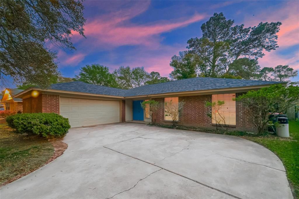 Tompkins Dr, Baytown, TX 77521