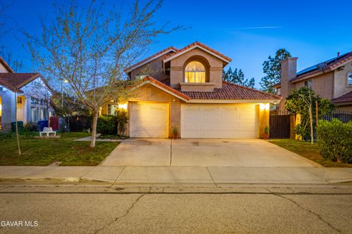 1806 Mesa Dr, Lancaster, CA, 93535-4463 | Card Image