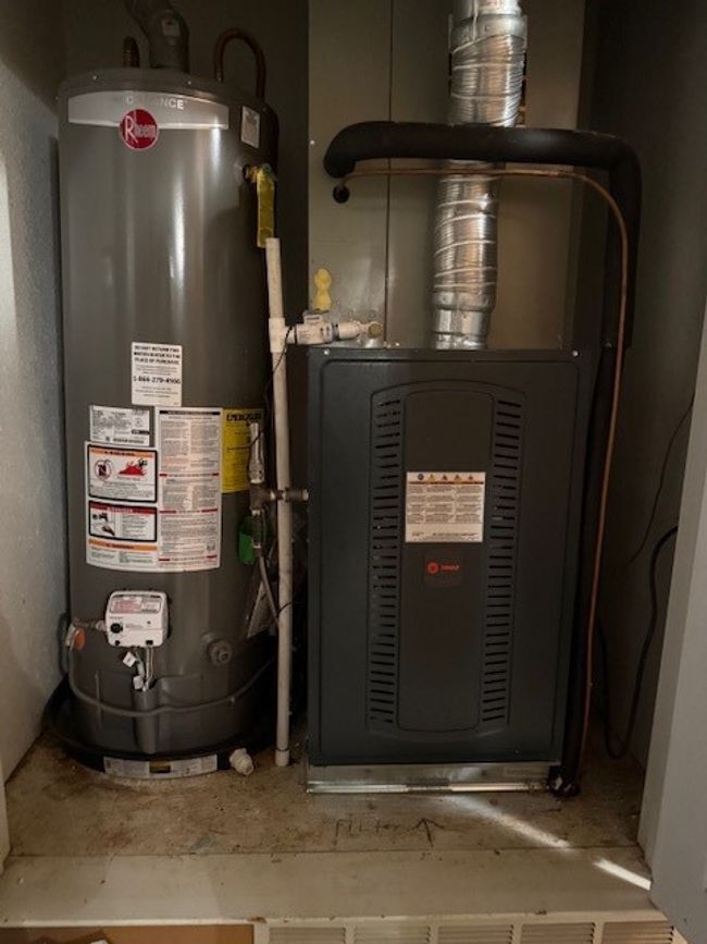 Utility room with water heater and heating unit | Image 22