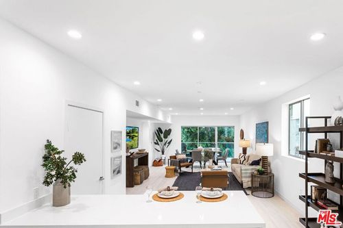 204-11620 Chenault St, Los Angeles, CA, 90049-4616 | Card Image