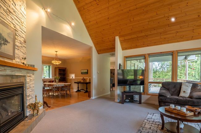 1154 Flume Road, House other with 3 bedrooms, 2 bathrooms and 8 parking in Roberts Creek BC | Image 5