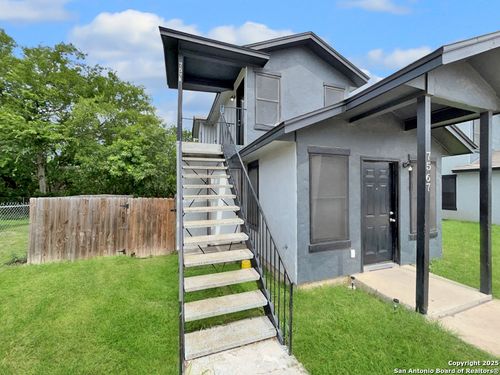 7571 Windsor Oaks, San Antonio, TX, 78239-3566 | Card Image