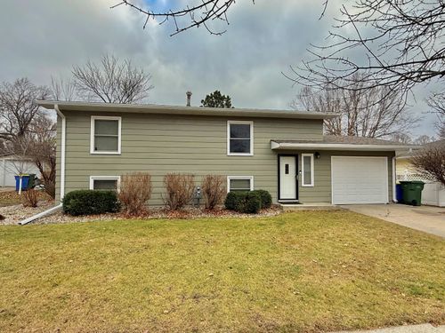 2012 1st St, Brookings, SD, 57006-2621 | Card Image