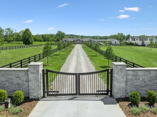 2077 Wilson Pike, Franklin, TN, 37067-7574 | Card Image
