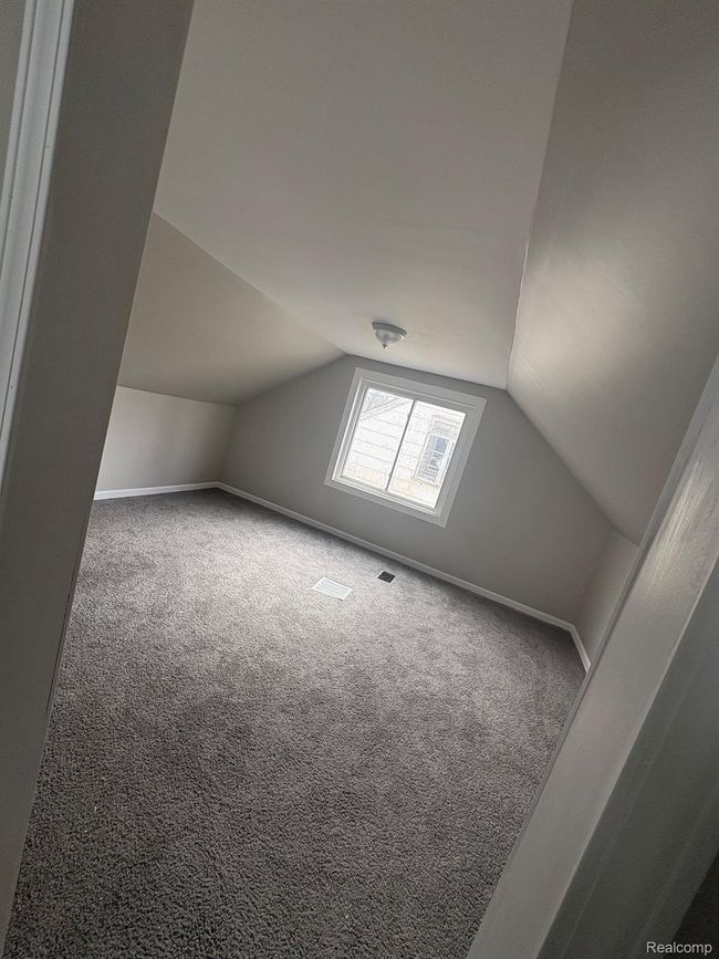 18042 Russell St, House other with 3 bedrooms, 1 bathrooms and null parking in Detroit MI | Image 8